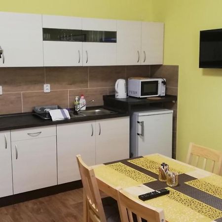 Booking Trzni Decin Kültér fotó