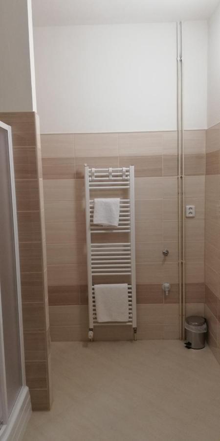 Booking Trzni Decin Kültér fotó