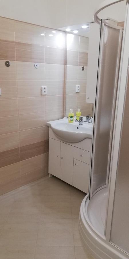 Booking Trzni Decin Kültér fotó