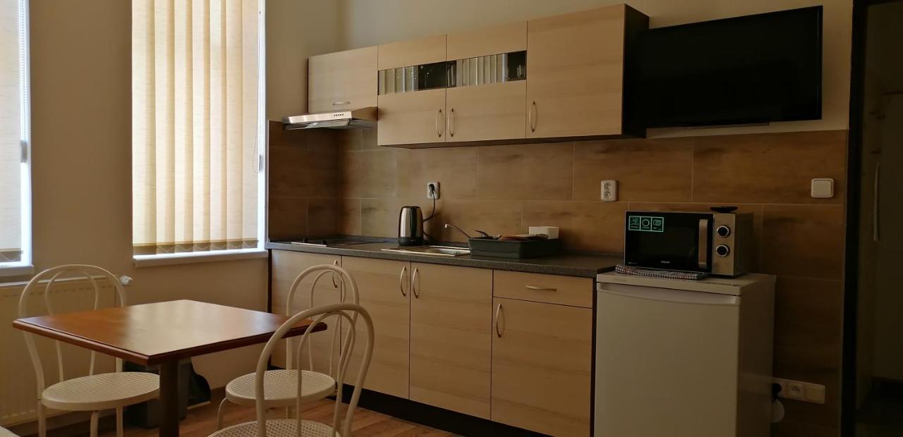Booking Trzni Decin Kültér fotó