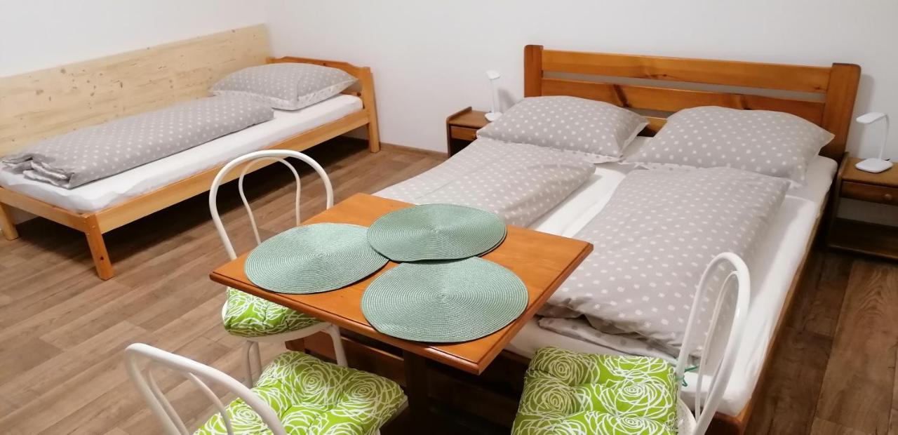 Booking Trzni Decin Kültér fotó