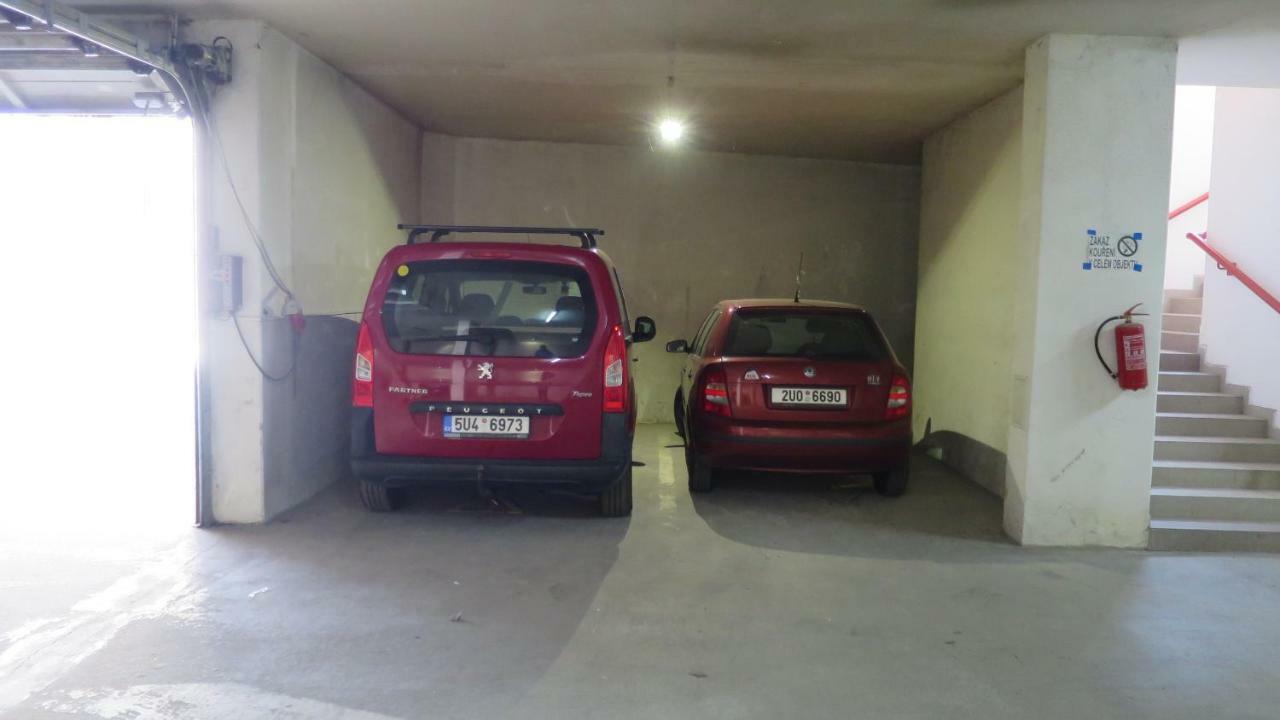 Booking Trzni Decin Kültér fotó