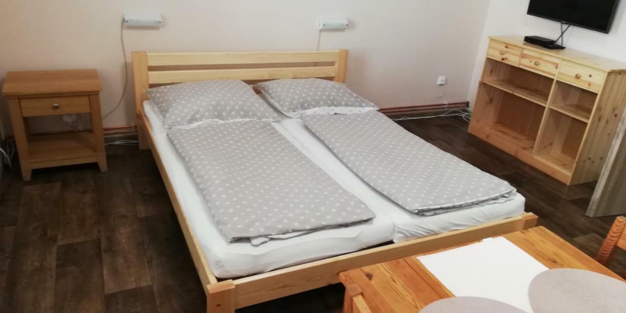 Booking Trzni Decin Kültér fotó